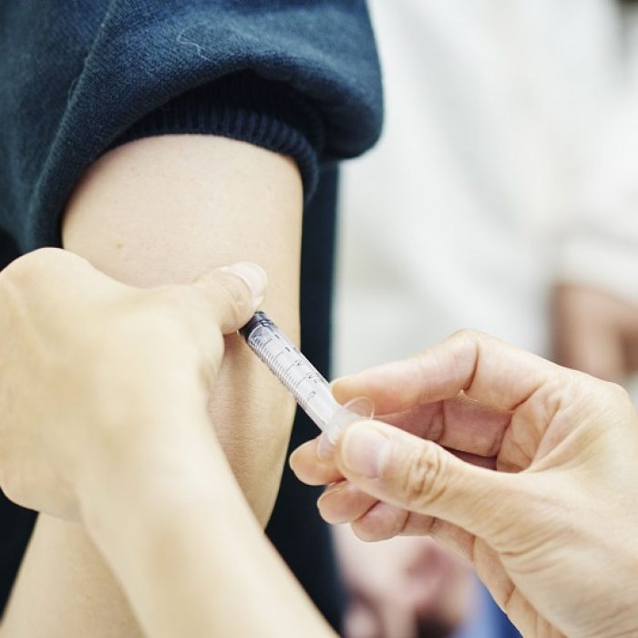 Spritze im Arm, Impfung
