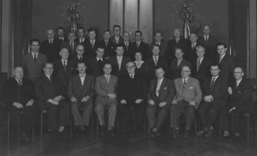 Krawatten so weit das Auge reicht: 1953 fand die erste Vertreterversammlung nach dem Zweiten Weltkrieg statt. Die formale Kleiderordnung - damals eine Selbstverständlichkeit.