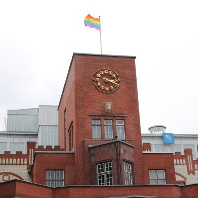 über der TK-Unternehmenszentrale weht die Regenbogenflagge