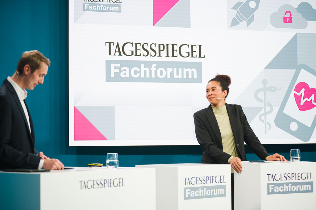 Brenya Adjei, gematik-Geschäftsführerin, gab einen Ausblick, wie es in Sachen ePA und Co. weiter geht. Foto: Lena Ganssmann/Verlag Der Tagesspiegel