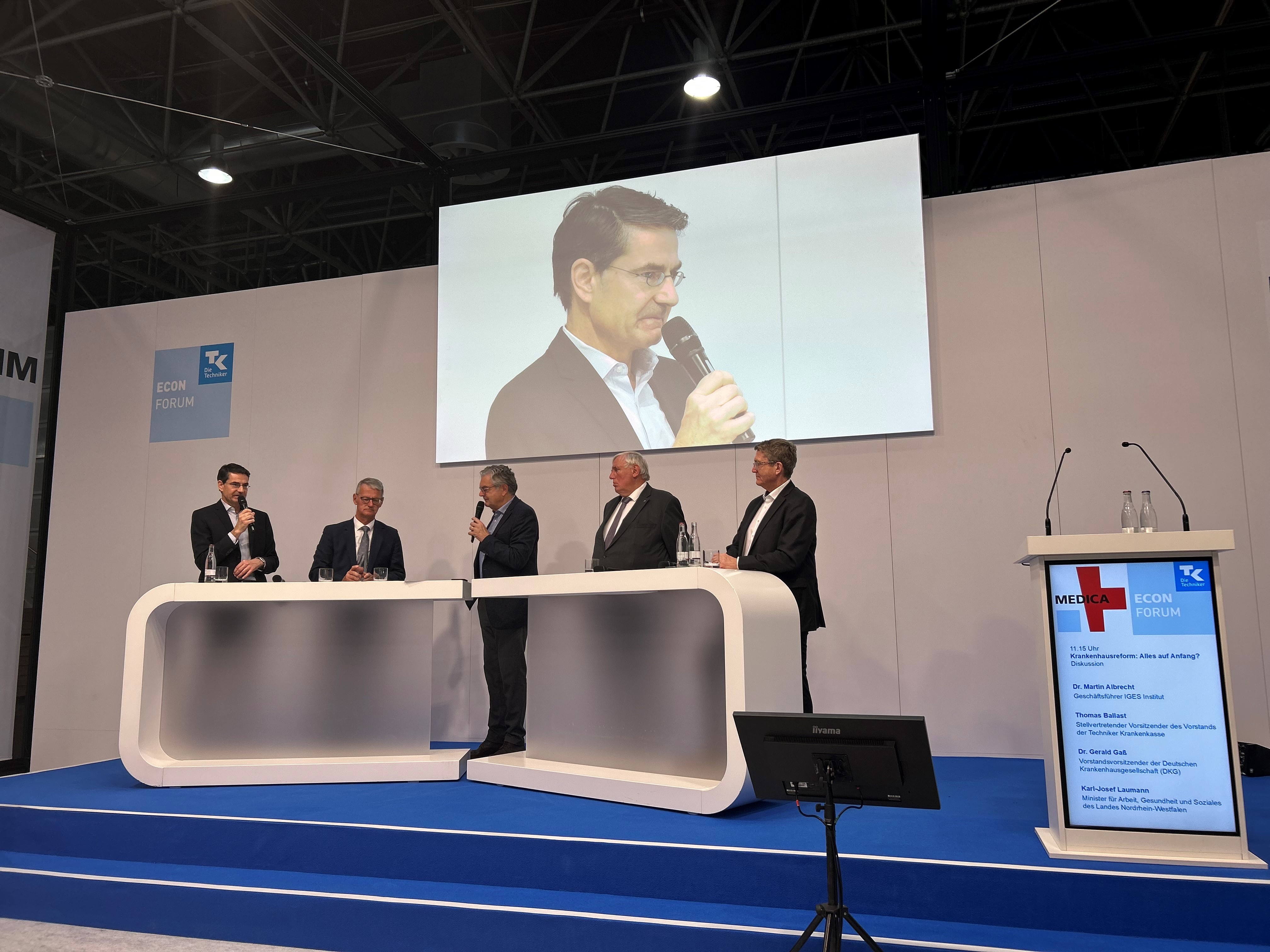 Dr. Martin Albrecht, Dr. Gerald Gaß, Jürgen Zurheide, Karl-Josef Laumann und Thomas Ballast im Gespräch über die Krankenhausreform