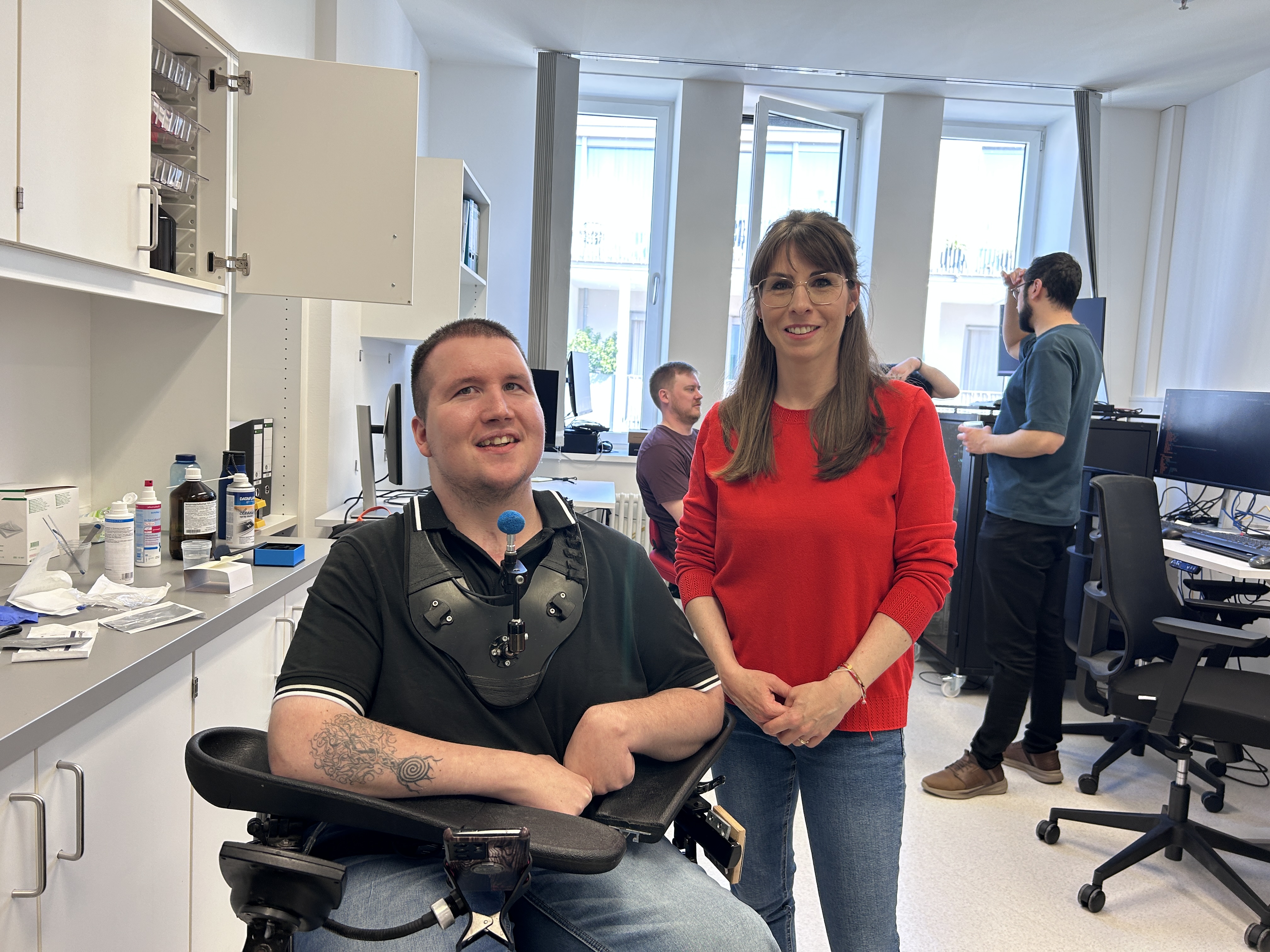 Patient Michael Mehringer und Kathrin Heydebreck, Landessprecherin der TK-Landesvertretung in Bayern